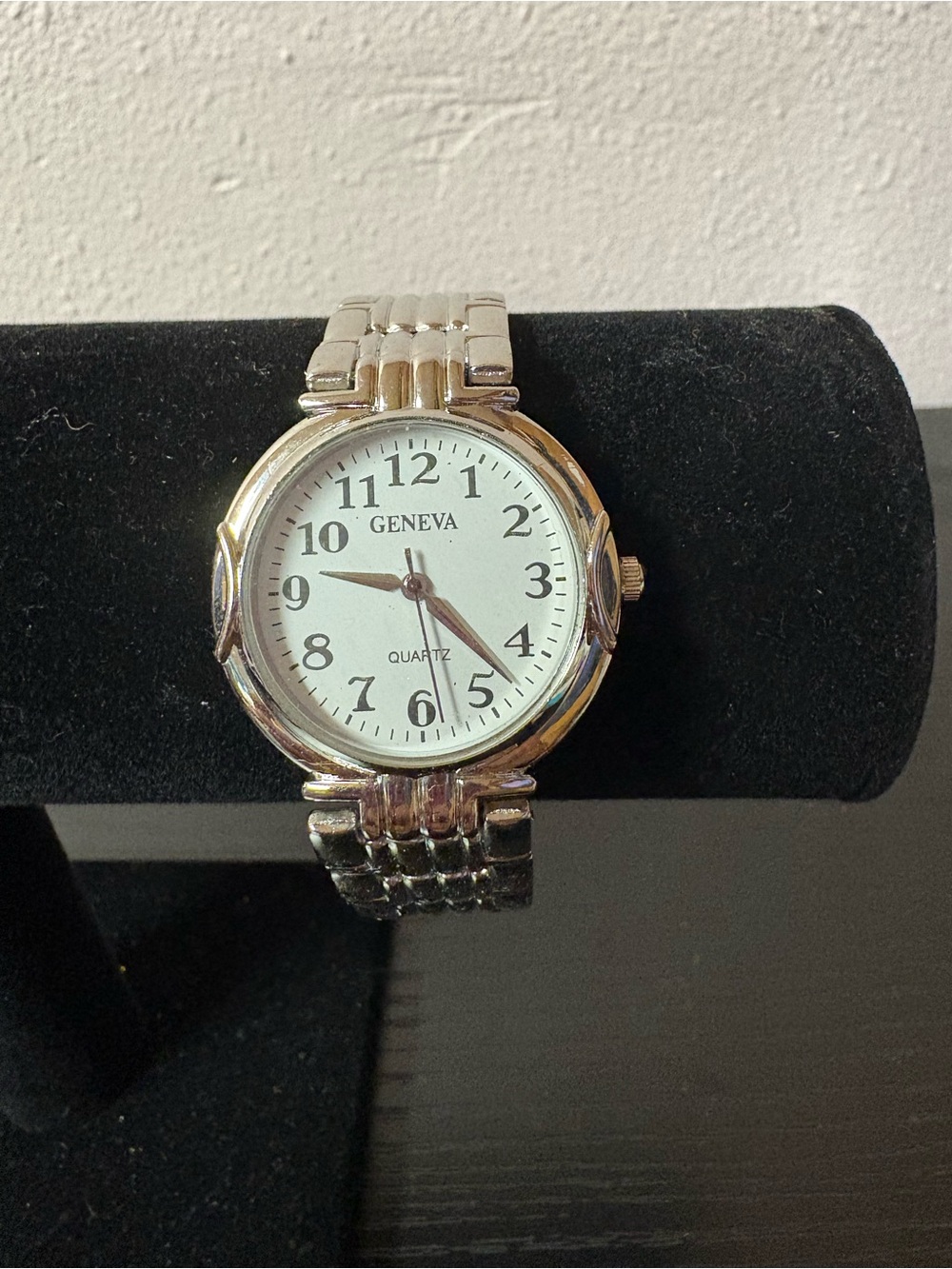 Geneva Silver Tone Quartz Women's Watch White Dial Link Bracelet Untested